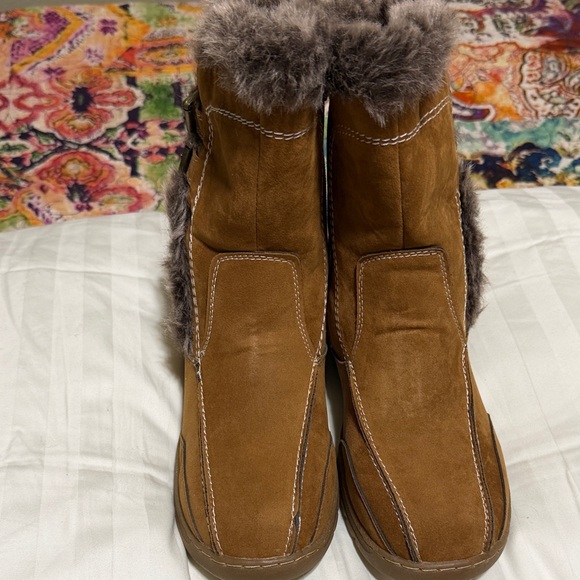 Women’s Journee Collection Takani Boots with Fur Trim, size 8.5 NWOT Box